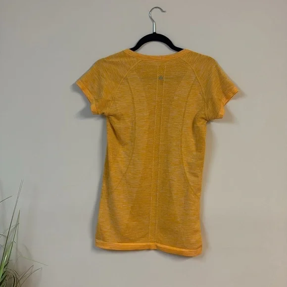 Lululemon Athletica Swiftly Tech Short Sleeve Crew size 8 - Picture 6 of 6